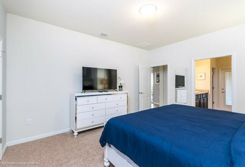 Beautiful 8 Bed Villa Pool & Spa