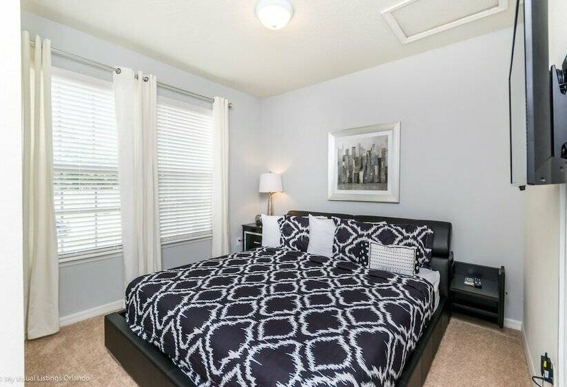 Beautiful 8 Bed Villa Pool & Spa