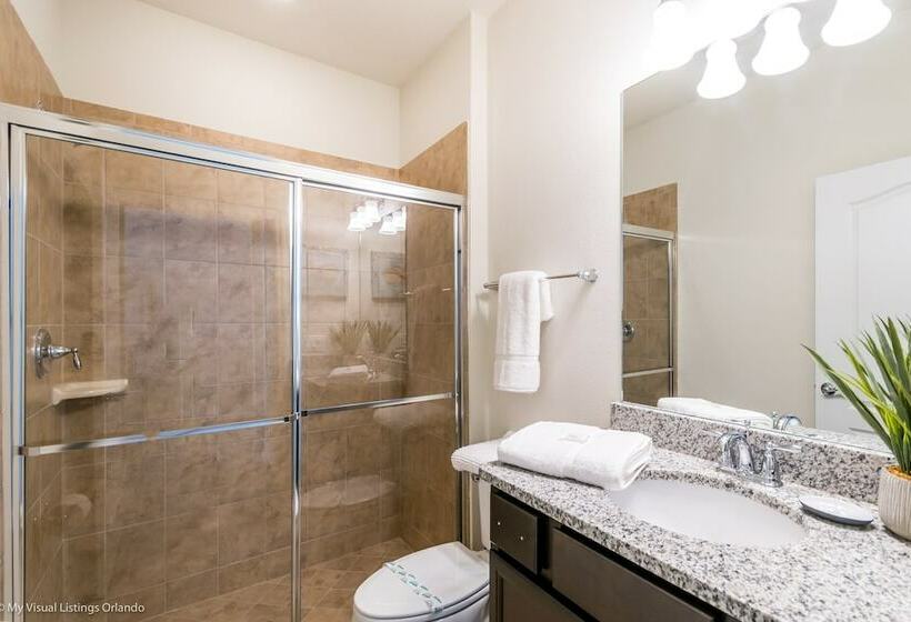 Beautiful 8 Bed Villa Pool & Spa