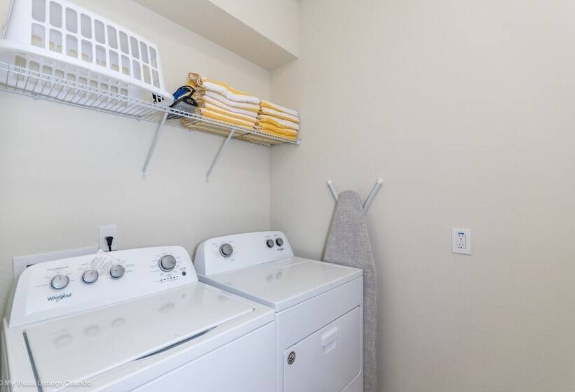 Beautiful 8 Bed Villa Pool & Spa