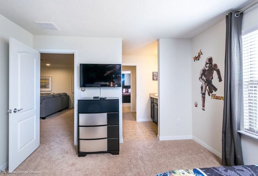 Beautiful 8 Bed Villa Pool & Spa