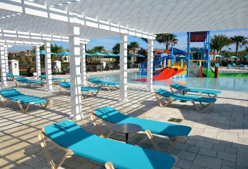 Beautiful 8 Bed Villa Pool & Spa