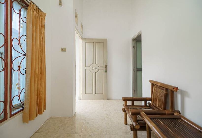 Pension Reddoorz Near Watervang Lubuk Linggau 2