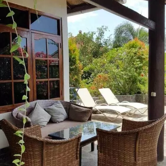 Aamiaismajoitus (B&B) Villa Lumbalumba Banyualit