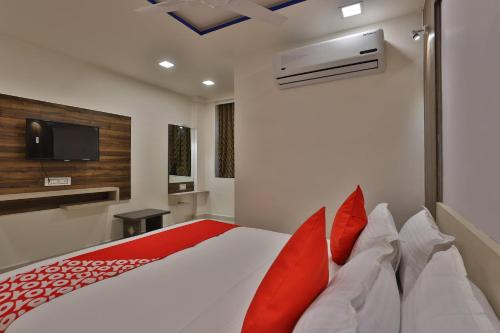 בית מלון כפרי Oyo 26476  Meridan Palace