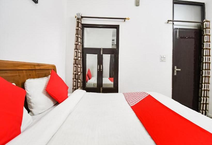 בית מלון כפרי Oyo 44130  Devi Palace Inn