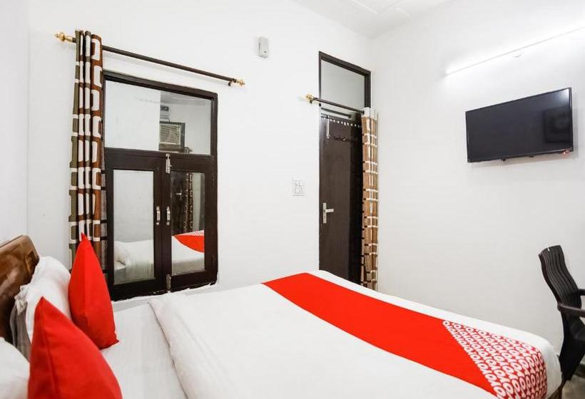 בית מלון כפרי Oyo 44130  Devi Palace Inn