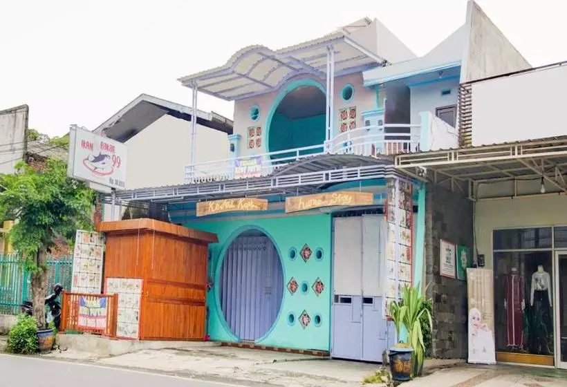 ホテル Oyo 90179 Sybilla Cafe & Homestay