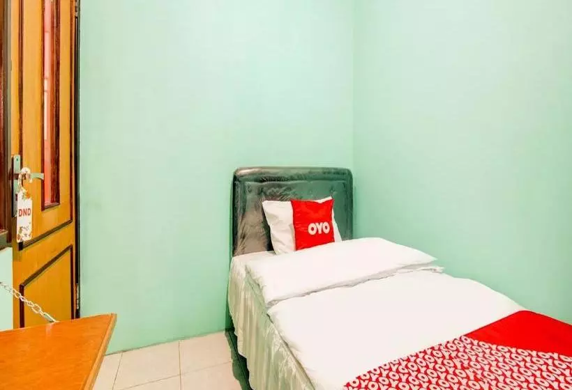 ホテル Oyo 90179 Sybilla Cafe & Homestay