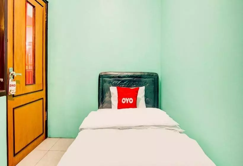 ホテル Oyo 90179 Sybilla Cafe & Homestay