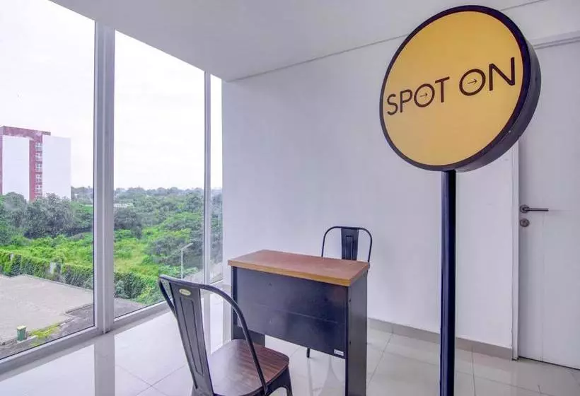 ホテル Spot On 90149 Jr Room