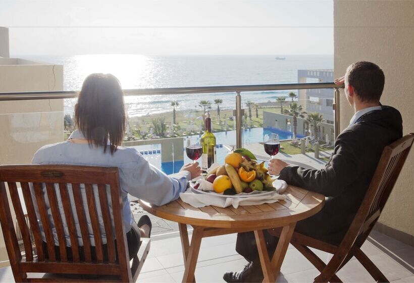 هتل Capital Coast Resort And Spa