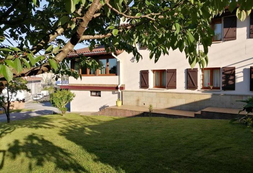 هتل Pensión Gure Ametsa