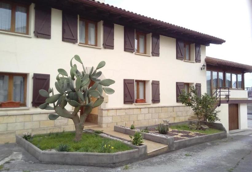 هتل Pensión Gure Ametsa