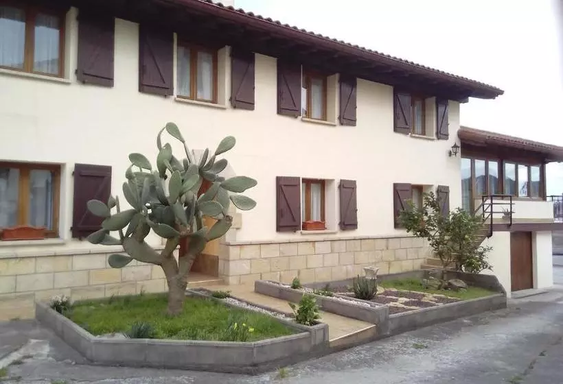 Отель Pensión Gure Ametsa