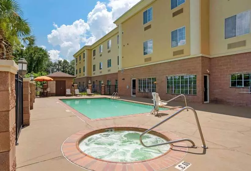 هتل Comfort Suites