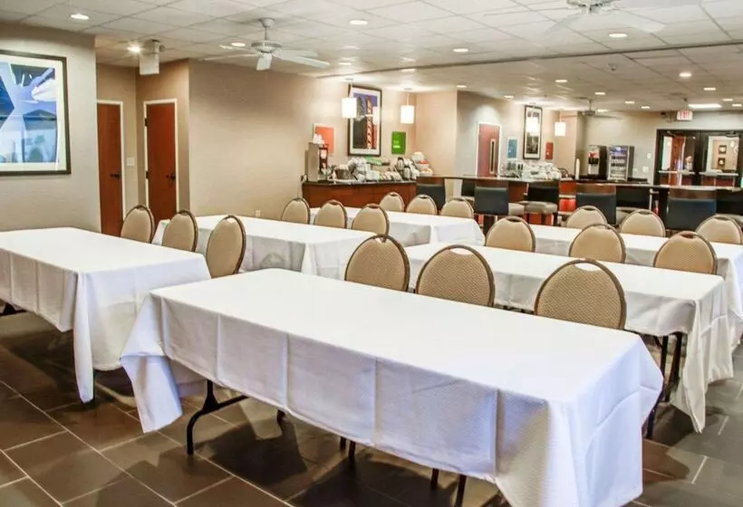 فندق Comfort Suites Lombard   Addison