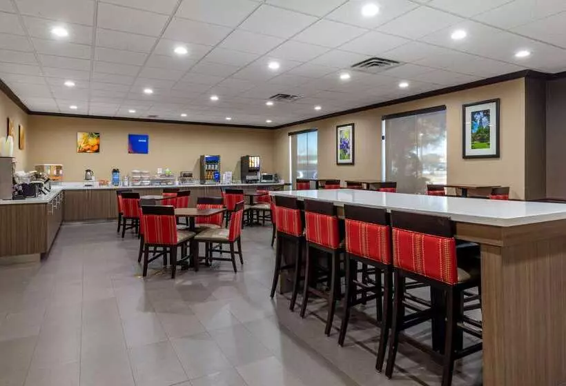ホテル Comfort Suites Waco Near University Area