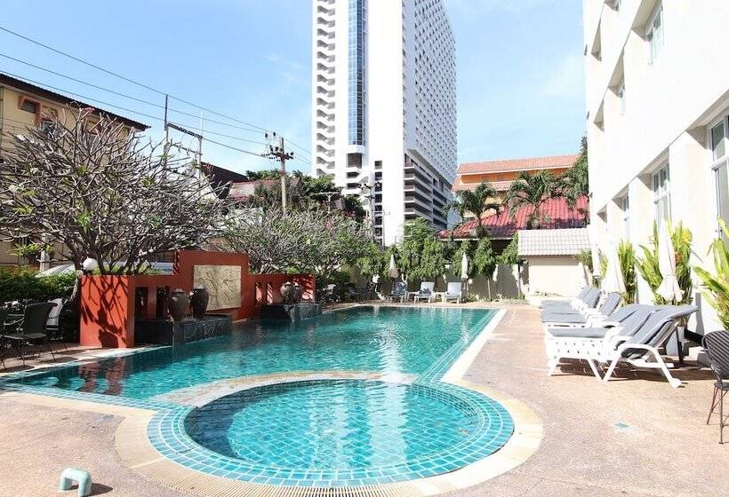 فندق Crown Pattaya Beach