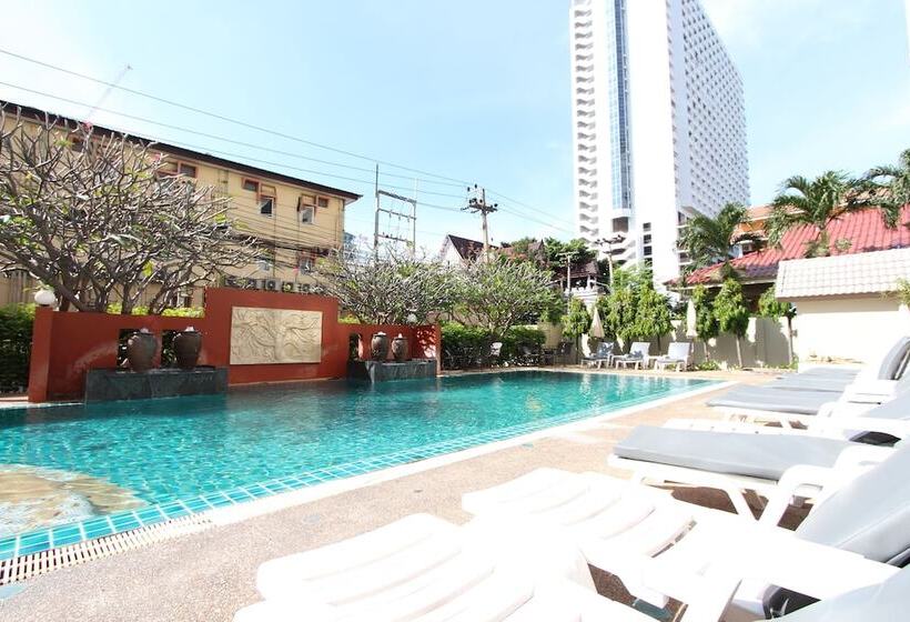 فندق Crown Pattaya Beach