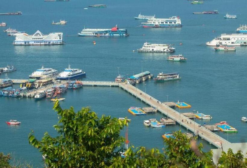 فندق Crown Pattaya Beach