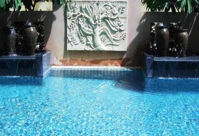 فندق Crown Pattaya Beach