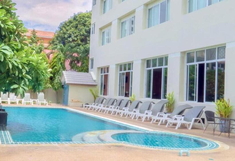 فندق Crown Pattaya Beach