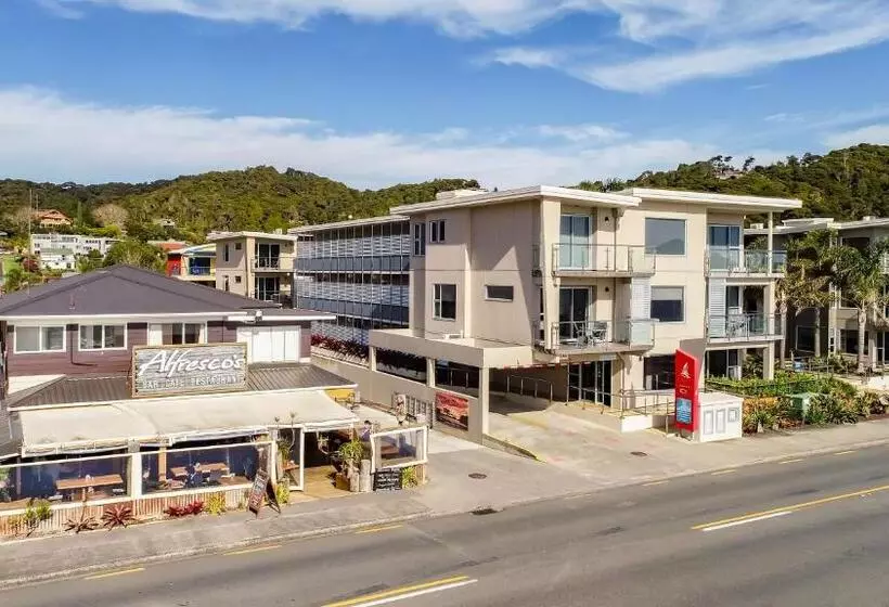 Отель Edgewater Palms Apartments