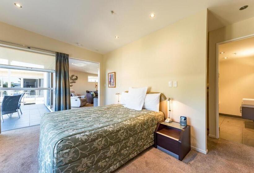 בית מלון כפרי Edgewater Palms Apartments