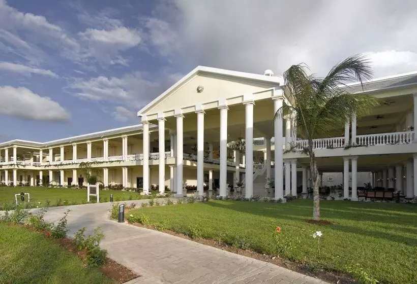 Grand Palladium Lady Hamilton Resort & Spa - All Inclusive