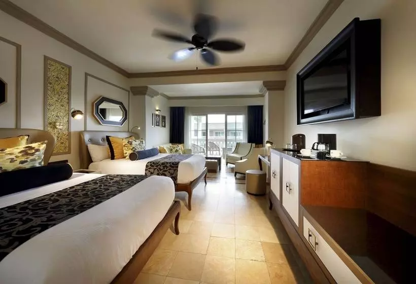 Grand Palladium Lady Hamilton Resort & Spa - All Inclusive