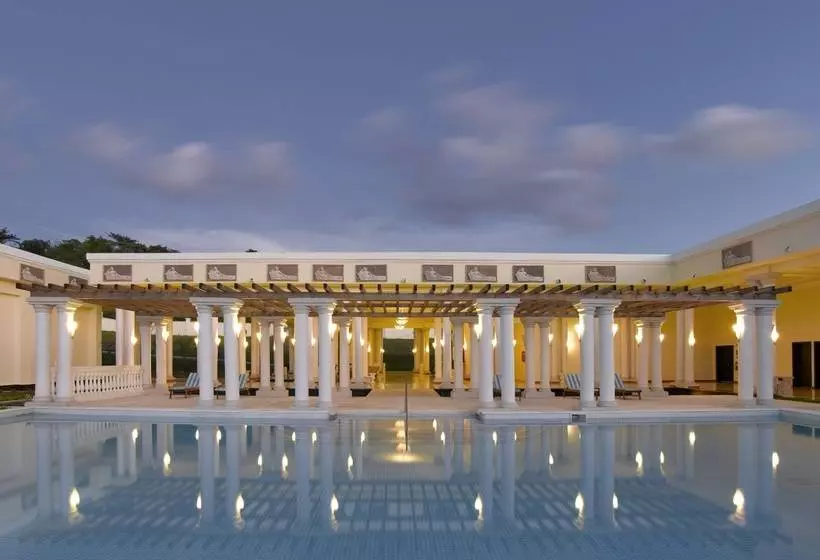 Grand Palladium Lady Hamilton Resort & Spa - All Inclusive