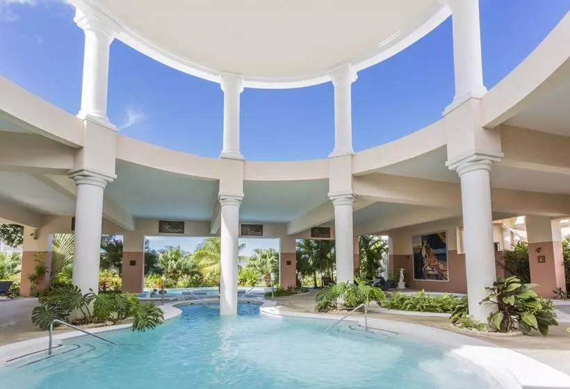 Grand Palladium Lady Hamilton Resort & Spa - All Inclusive