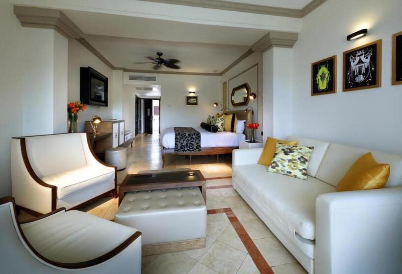 Grand Palladium Lady Hamilton Resort & Spa - All Inclusive