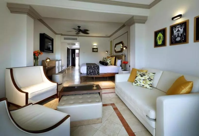 Grand Palladium Lady Hamilton Resort & Spa - All Inclusive