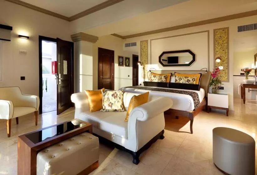 Grand Palladium Lady Hamilton Resort & Spa - All Inclusive