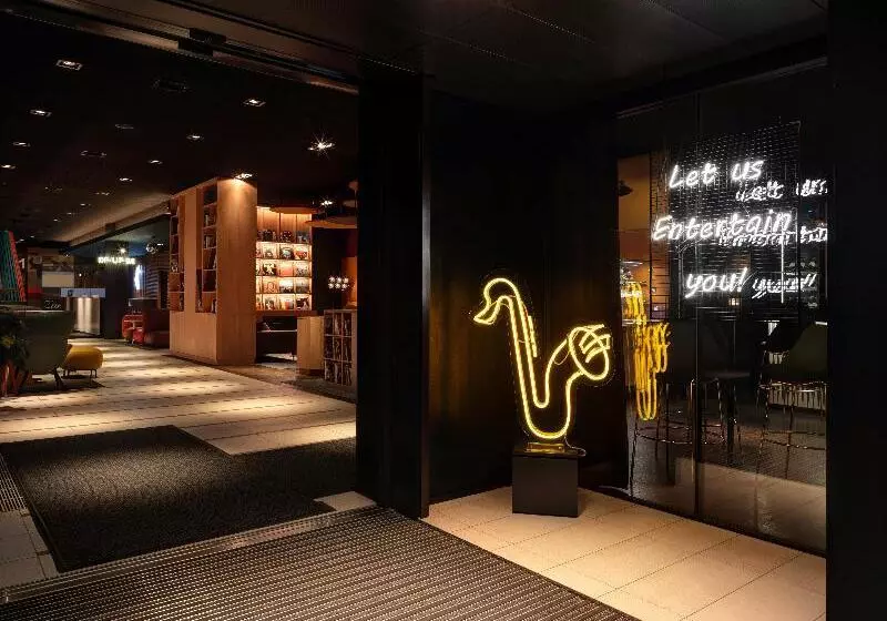 Hotel Holiday Inn Zürich Messe, An Ihg