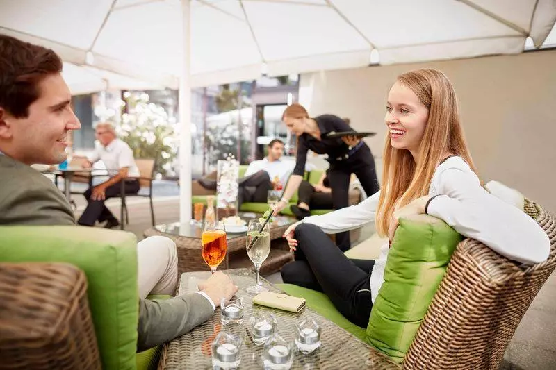 Hotel Holiday Inn Zürich Messe, An Ihg