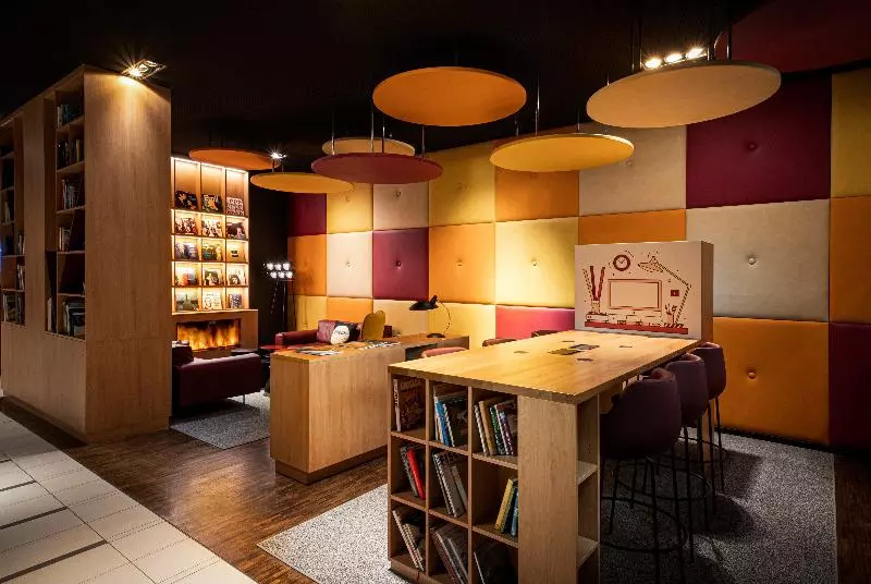 Hotel Holiday Inn Zürich Messe, An Ihg