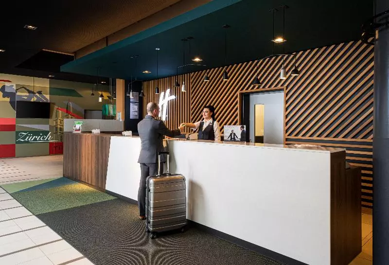 Hotel Holiday Inn Zürich Messe, An Ihg