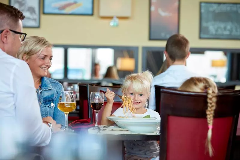 Hotel Holiday Inn Zürich Messe, An Ihg