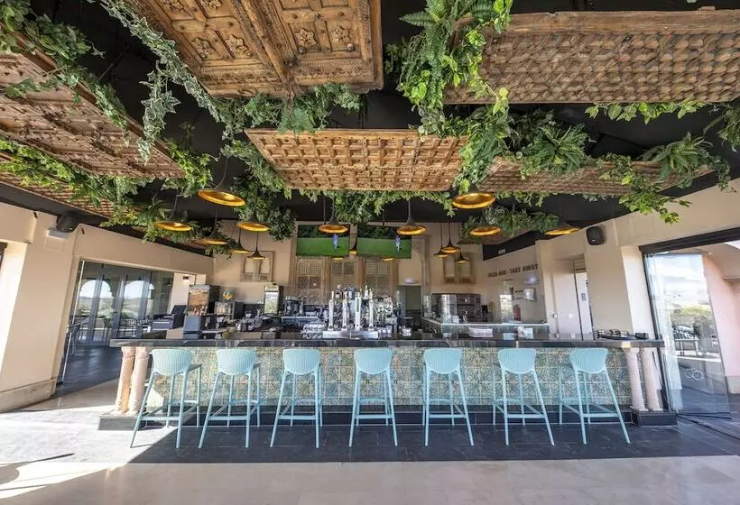 בית מלון כפרי La Finca Resort