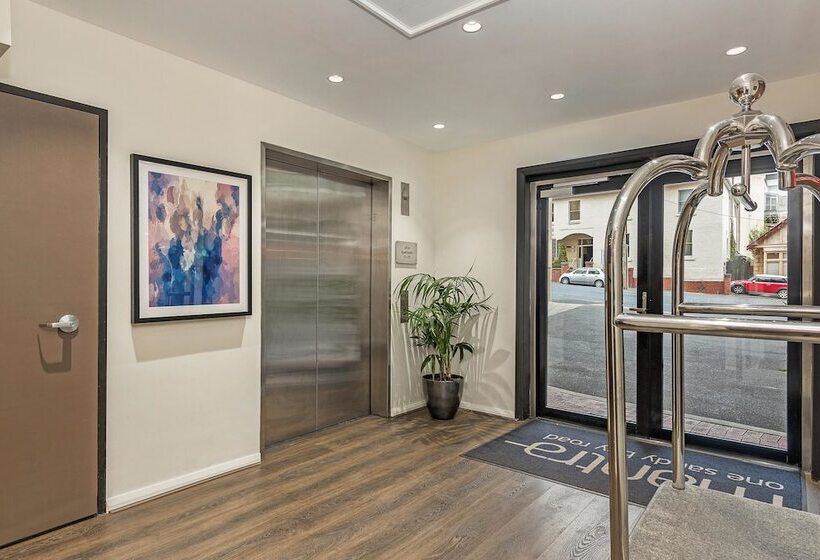 בית מלון כפרי Mantra One Sandy Bay Road