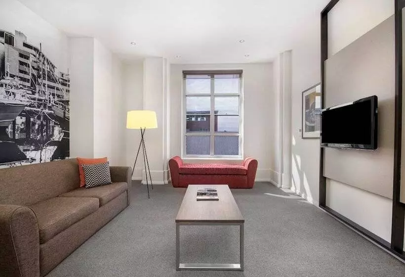 Отель Mantra One Sandy Bay Road