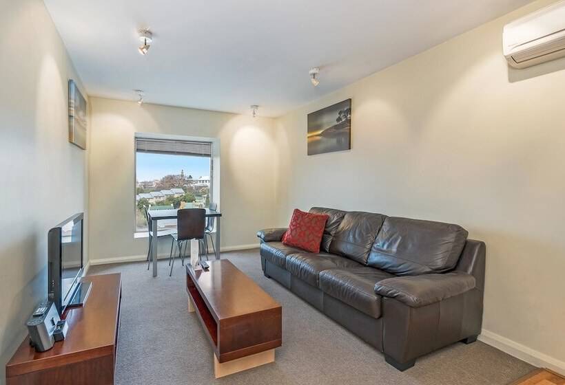 בית מלון כפרי Mantra One Sandy Bay Road