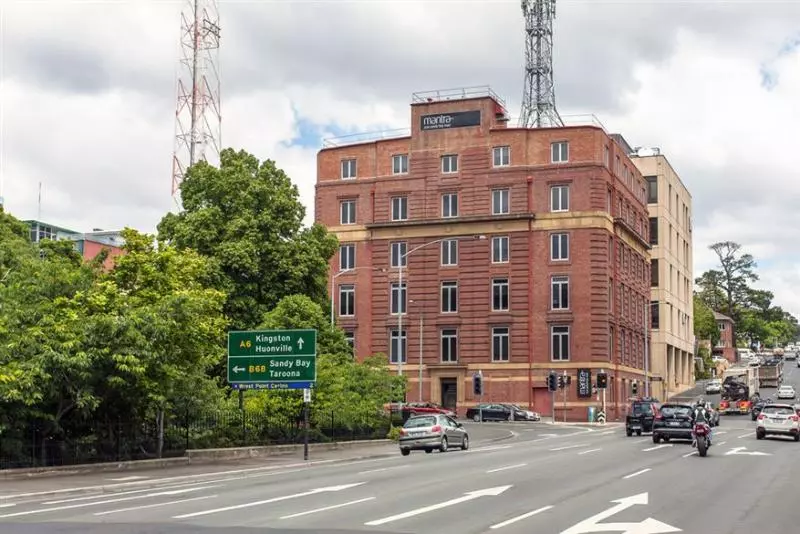 Отель Mantra One Sandy Bay Road