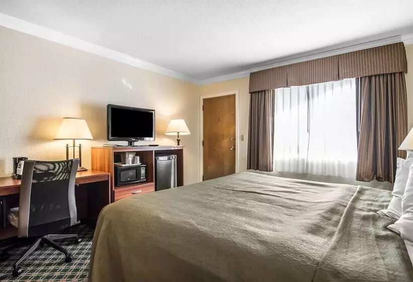 هتل Quality Inn Rutland