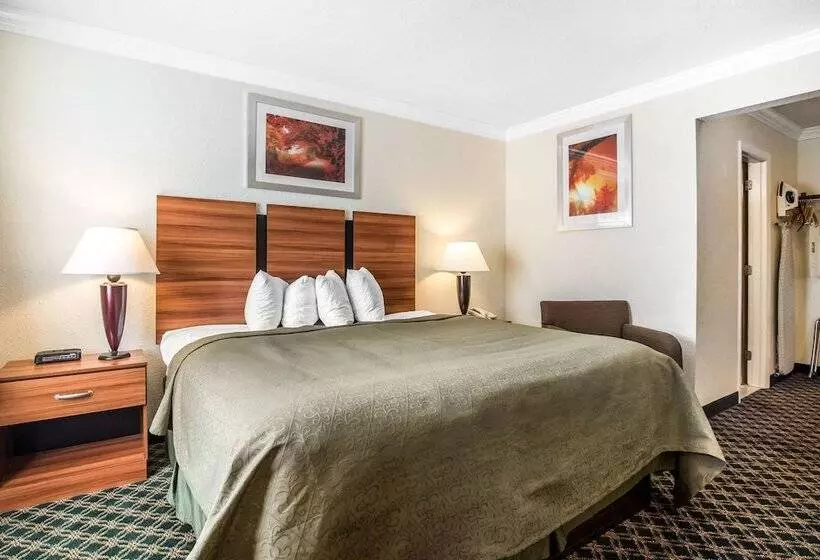 هتل Quality Inn Rutland