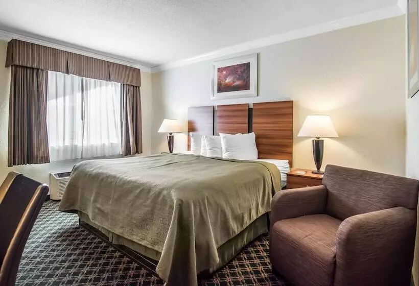 هتل Quality Inn Rutland