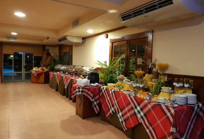 Отель The Oasis Beach Resort